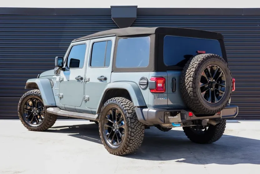 2024 Jeep Wrangler Sahara 4xe photo 1