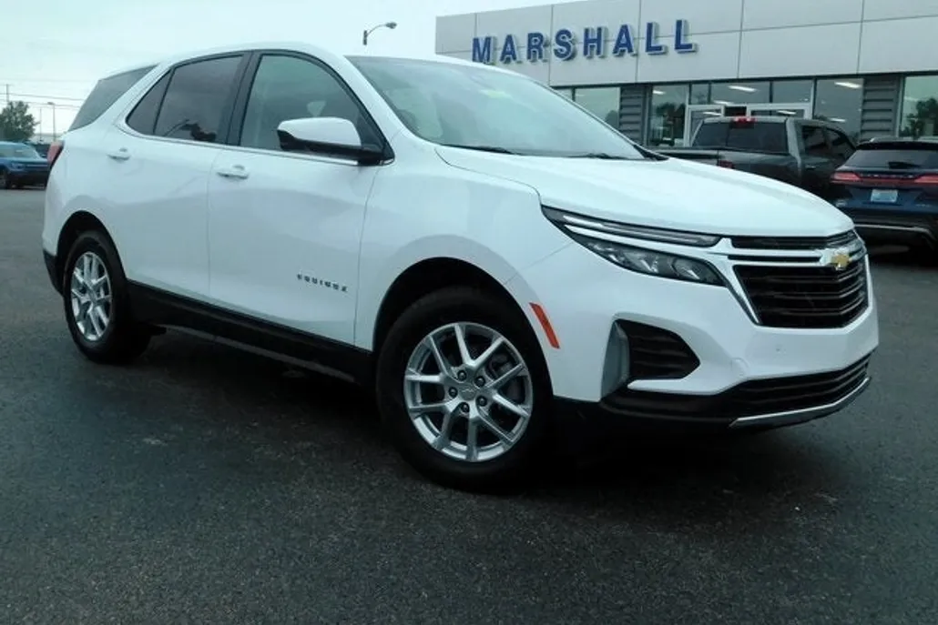 2024 Chevrolet Equinox LT photo 1