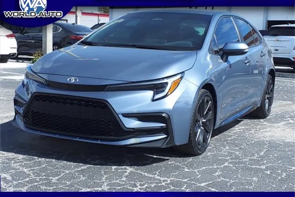 2023 Toyota Corolla SE photo 1