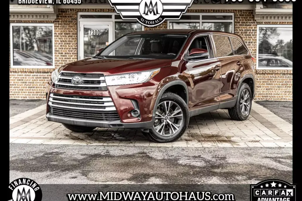 2019 Toyota Highlander LE photo 1