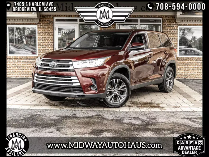 2019 Toyota Highlander LE photo 1