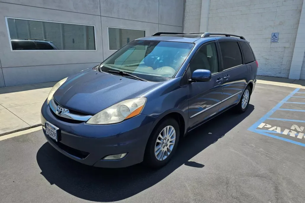 2007 Toyota Sienna XLE photo 1