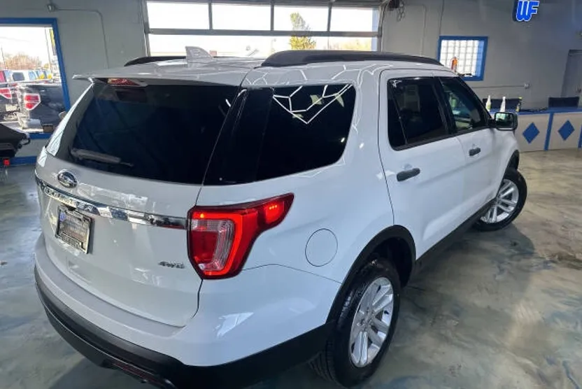 2016 Ford Explorer Base photo 1
