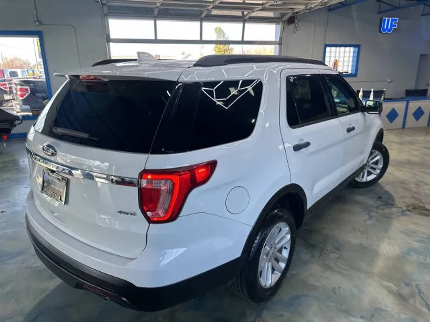 2016 Ford Explorer Base photo 1