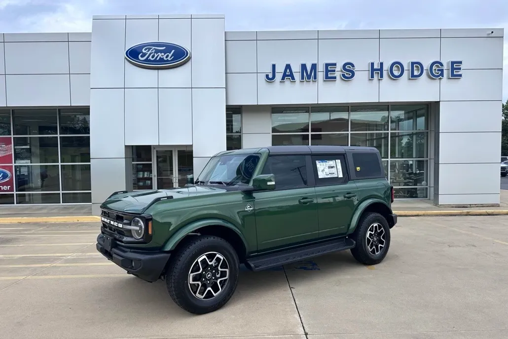 2025 Ford Bronco Outer Banks photo 1