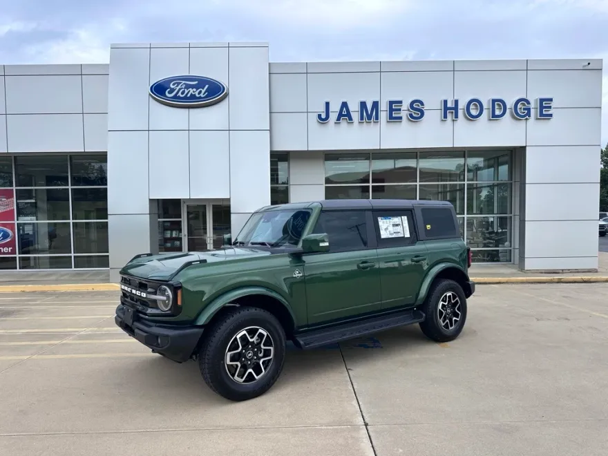 2025 Ford Bronco Outer Banks photo 1