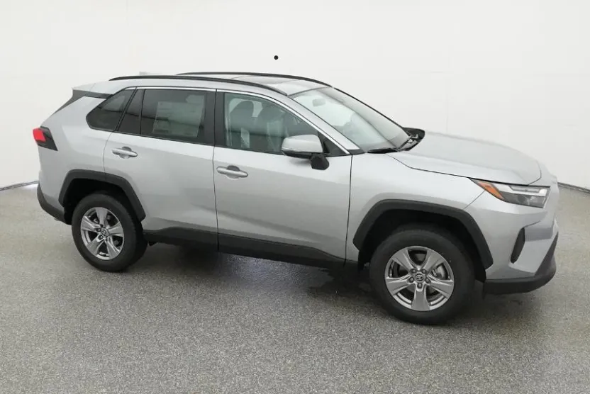 2025 Toyota RAV4 XLE photo 1