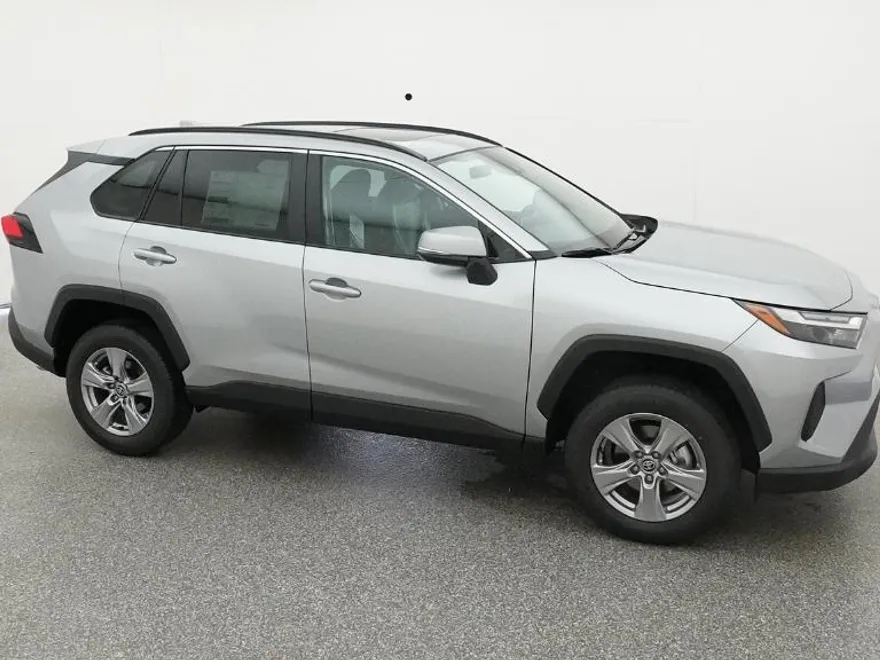 2025 Toyota RAV4 XLE photo 1