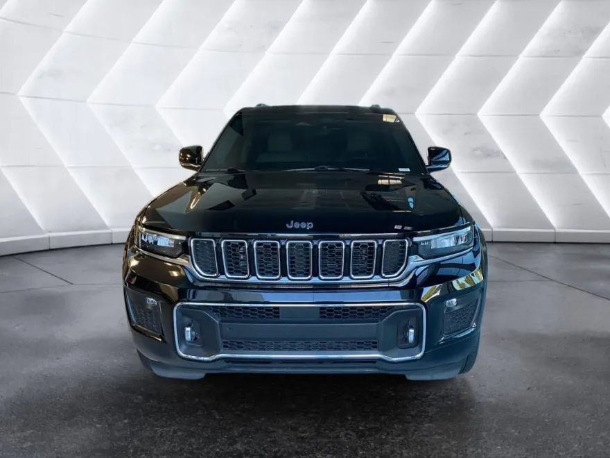 2023 Jeep Grand Cherokee Overland photo 1