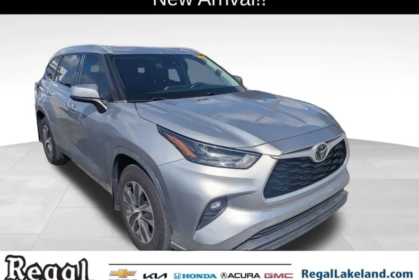 2022 Toyota Highlander XLE photo 1