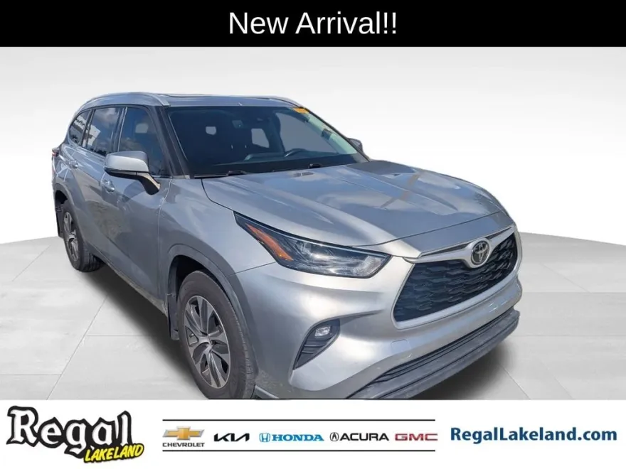 2022 Toyota Highlander XLE photo 1