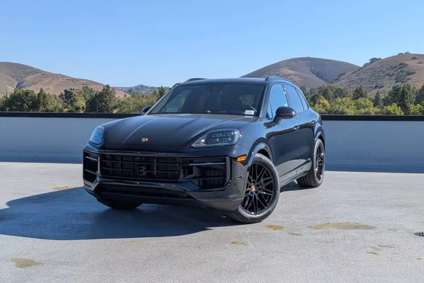 2025 Porsche Cayenne E-Hybrid photo 1