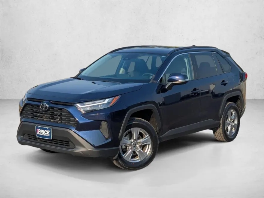 2024 Toyota RAV4 XLE photo 1