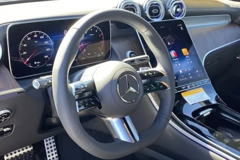 2025 Mercedes Benz GLC 300 4MATIC photo 3