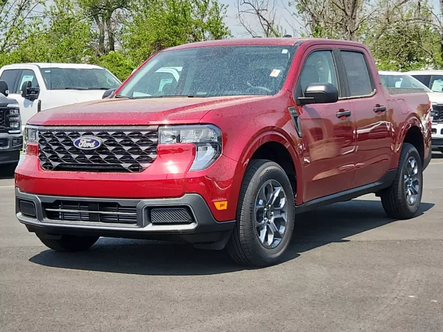 2025 Ford Maverick XLT photo 1