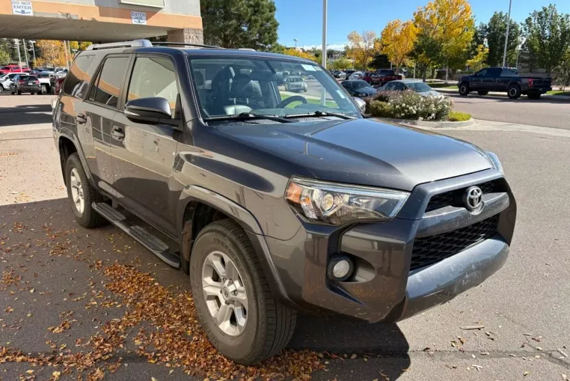 2014 Toyota 4Runner SR5 photo 1