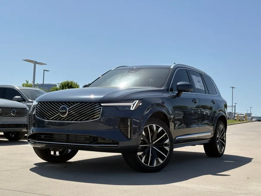 2025 Volvo XC90 T8 Plus photo 1