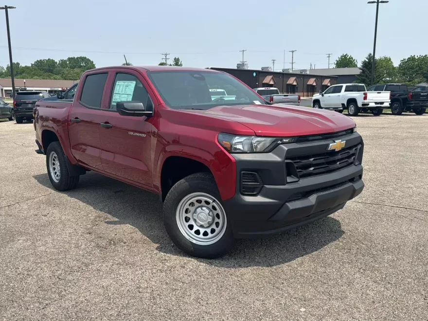 2025 Chevrolet Colorado LT photo 1