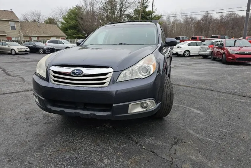 2011 Subaru Outback 2.5i Premium photo 1