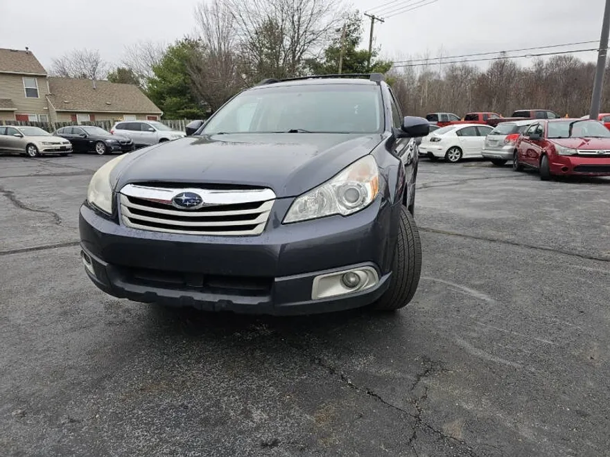 2011 Subaru Outback 2.5i Premium photo 1