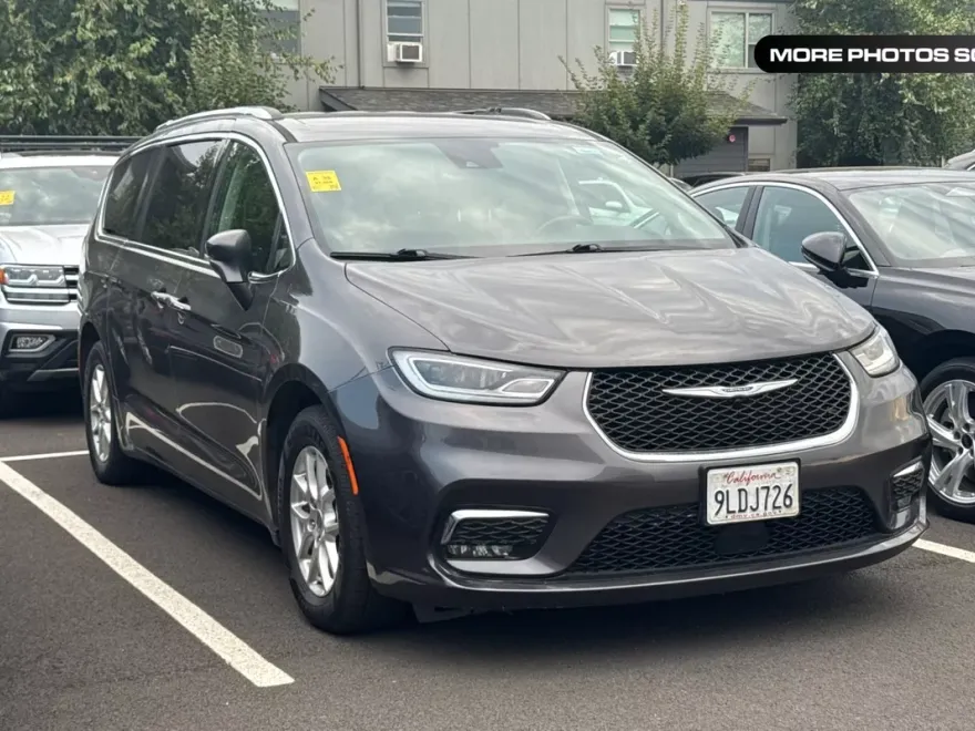 2021 Chrysler Pacifica Touring L photo 1