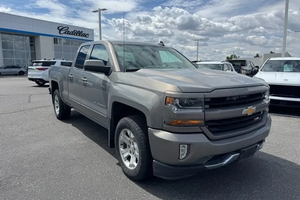 2017 Chevrolet Silverado 1500 LT photo 1