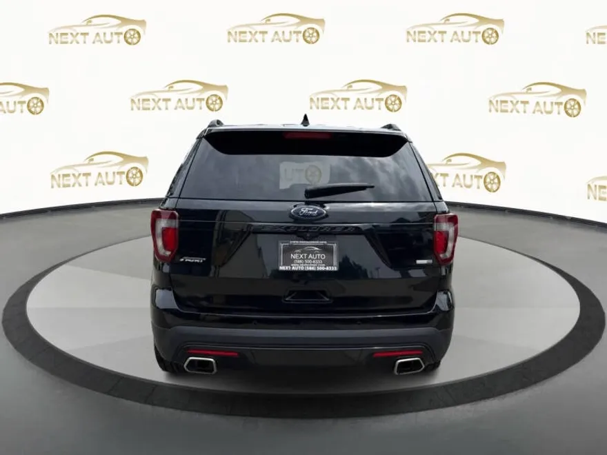2016 Ford Explorer Sport photo 1