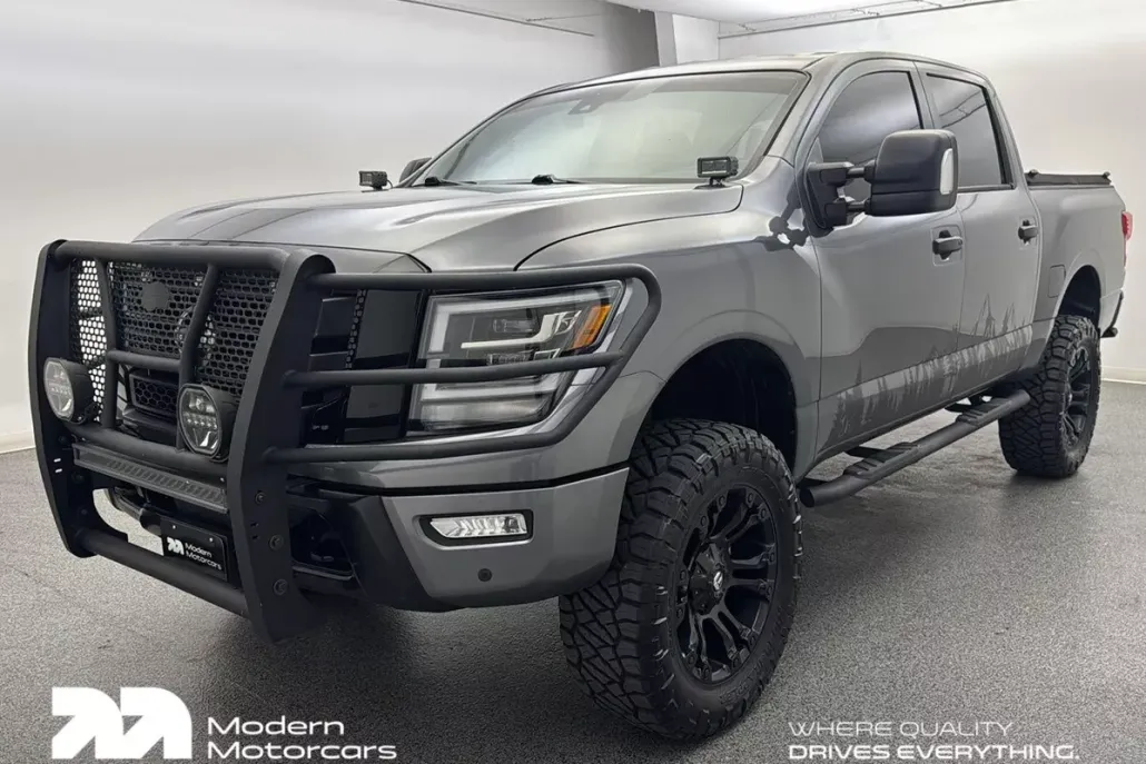2023 Nissan Titan SV photo 1