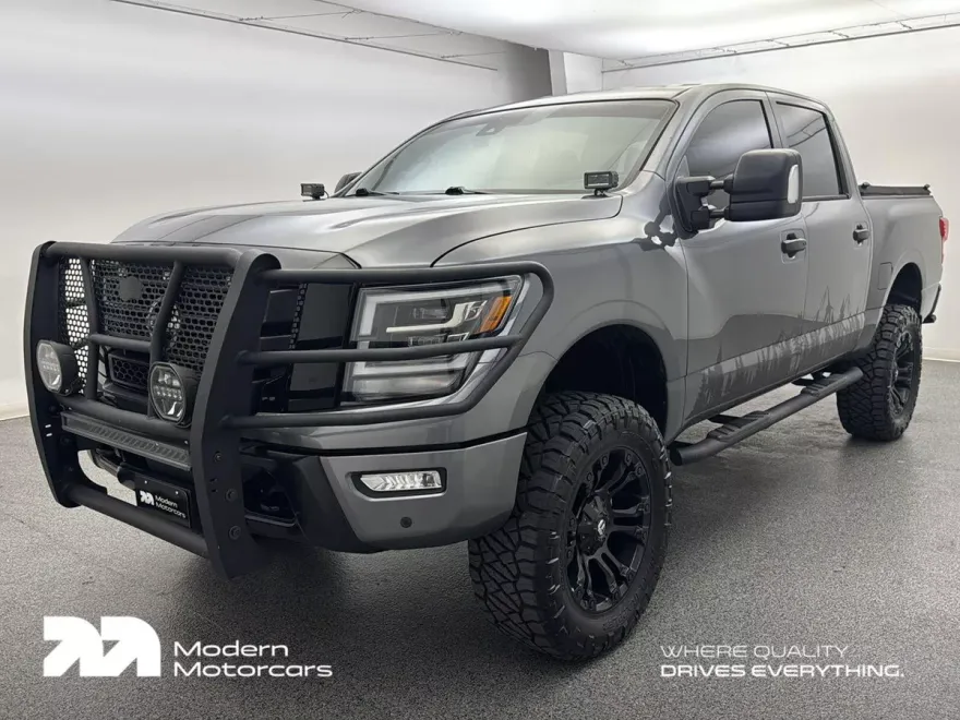 2023 Nissan Titan SV photo 1