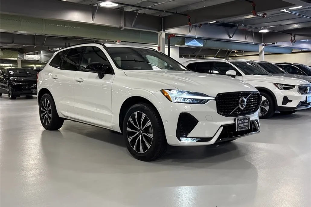 2023 Volvo XC60 B5 Plus photo 1