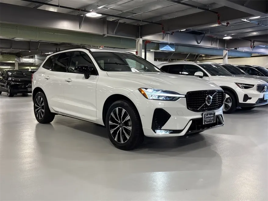 2023 Volvo XC60 B5 Plus photo 1