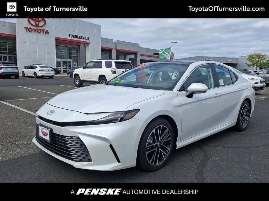 2025 Toyota Camry XLE photo 1