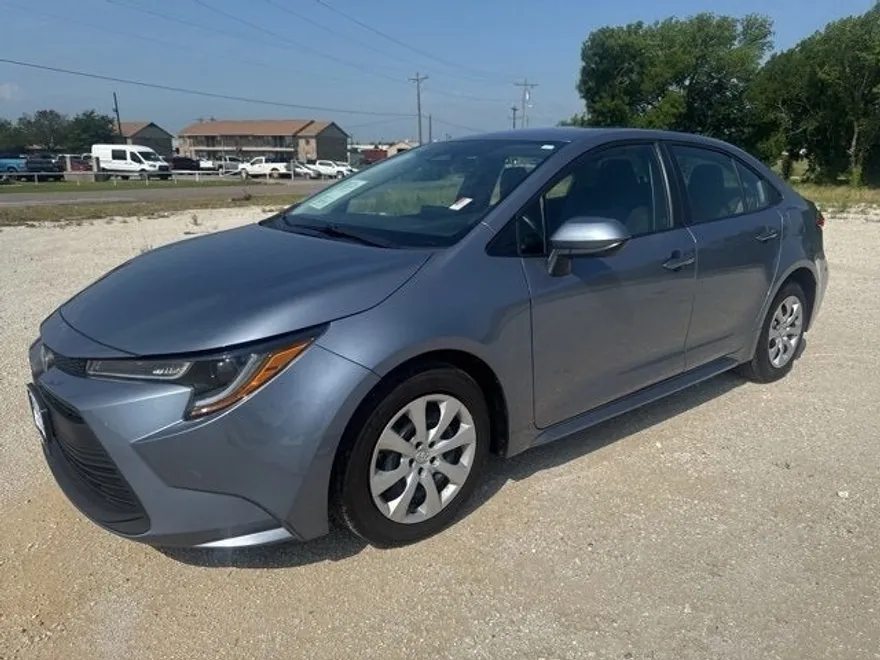 2023 Toyota Corolla LE photo 1