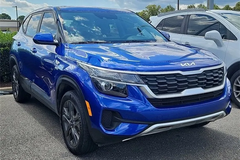 2023 Kia Seltos LX photo 1
