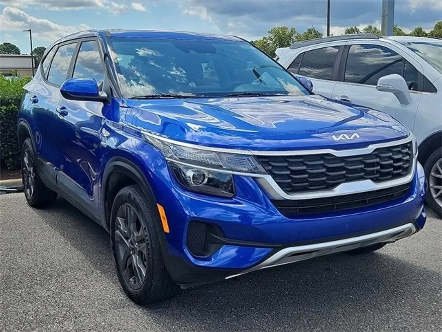2023 Kia Seltos LX photo 1