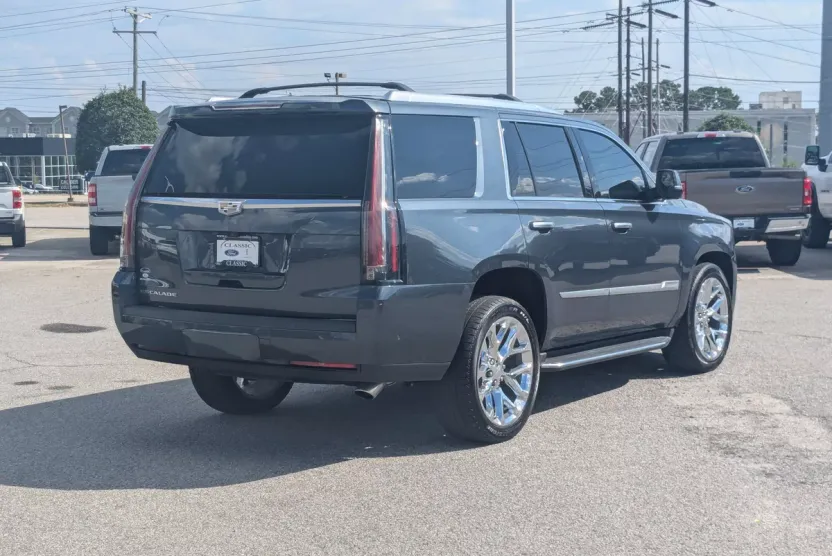 2020 Cadillac Escalade Luxury photo 1