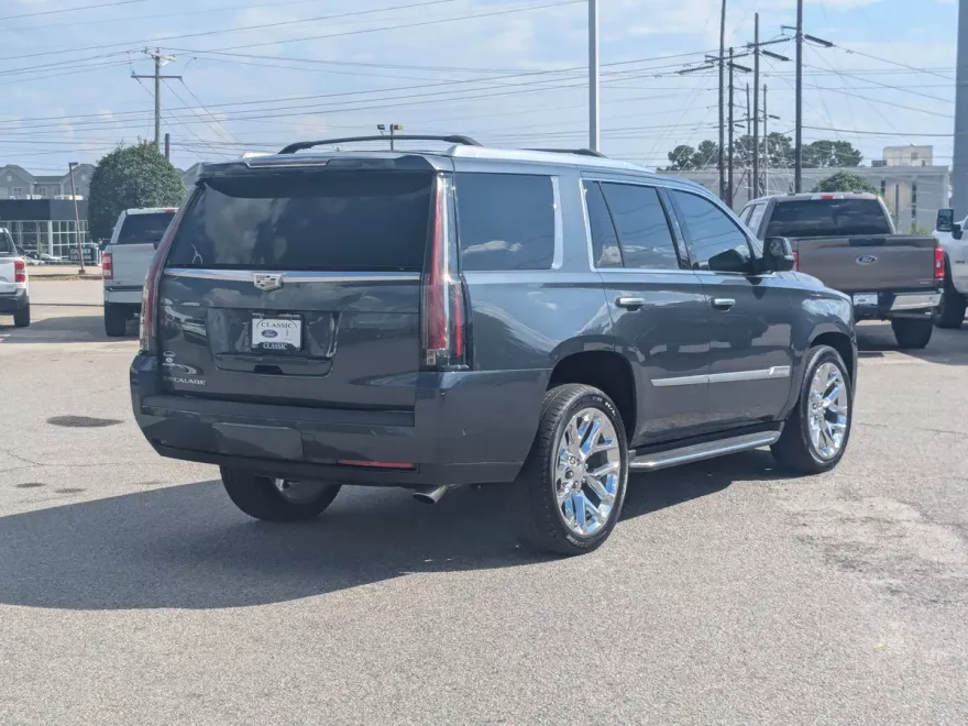 2020 Cadillac Escalade Luxury photo 1