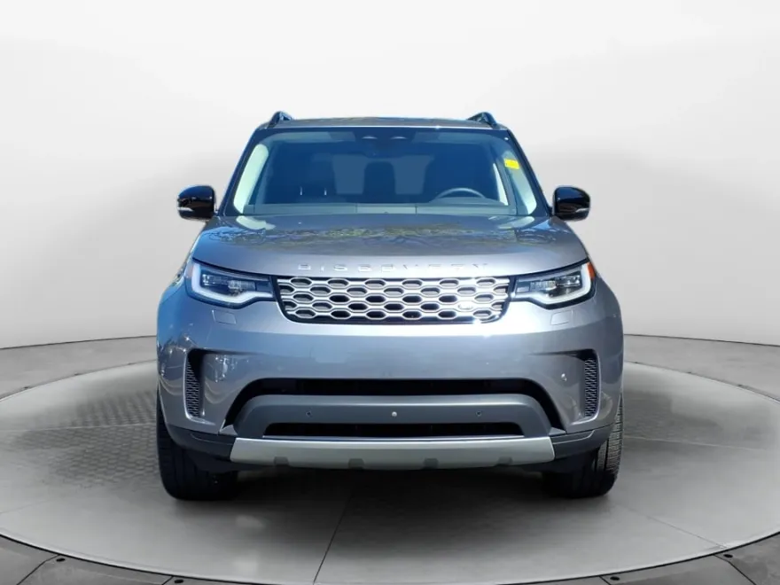 2024 Land Rover Discovery P300 S photo 1