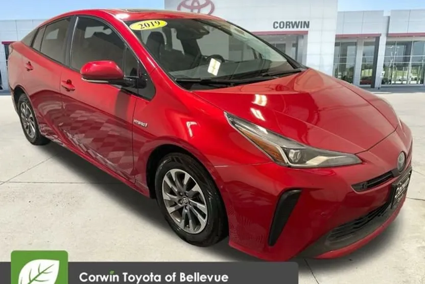 2019 Toyota Prius XLE photo 1