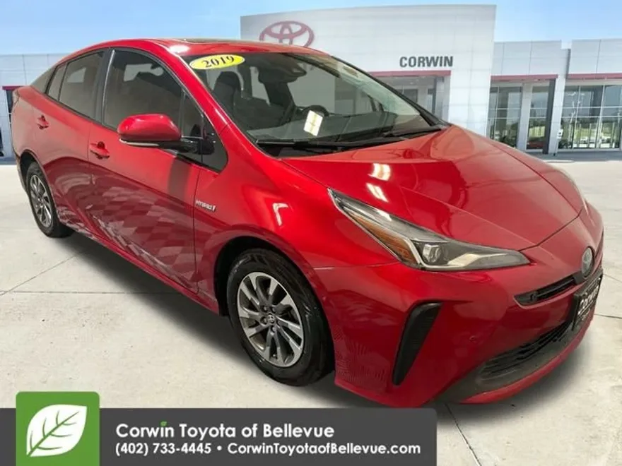 2019 Toyota Prius XLE photo 1