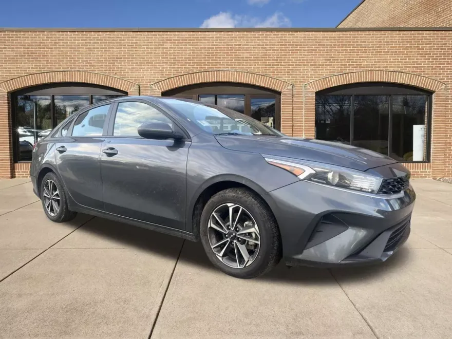 2024 Kia Forte LXS photo 1