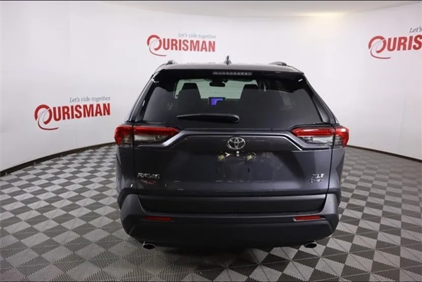 2025 Toyota RAV4 Hybrid XLE photo 1