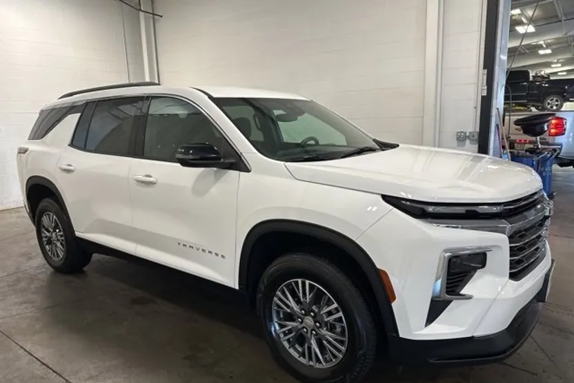 2025 Chevrolet Traverse photo 1