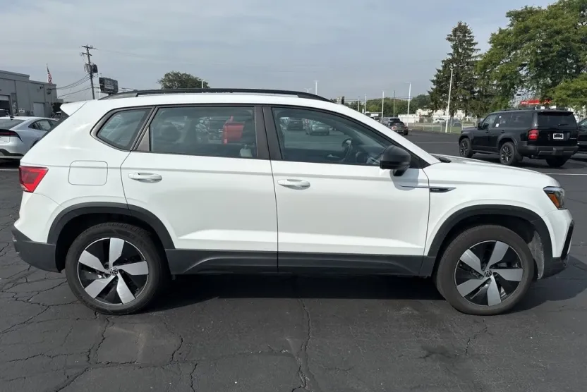 2023 Volkswagen Taos S photo 1