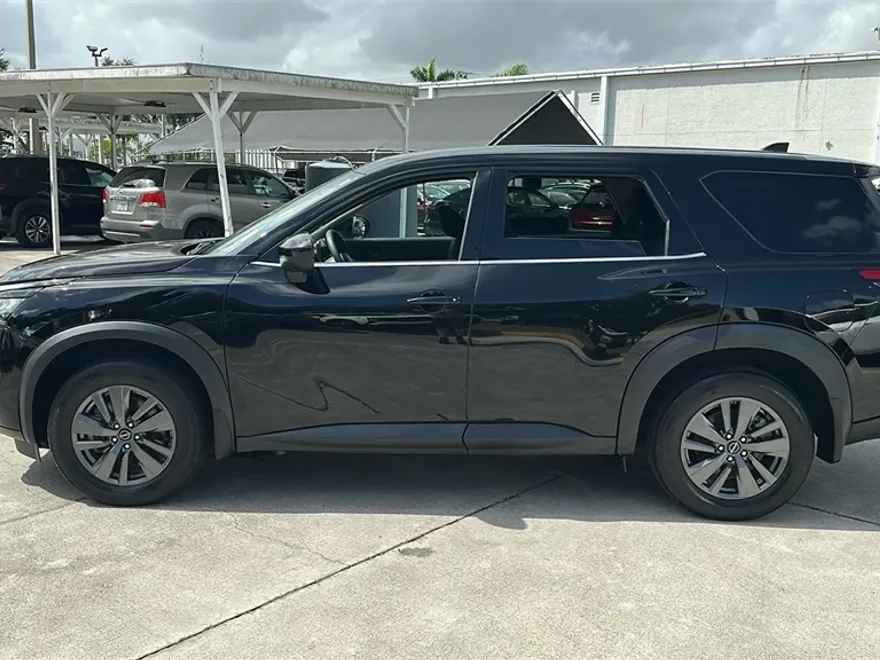 2024 Nissan Pathfinder S photo 1