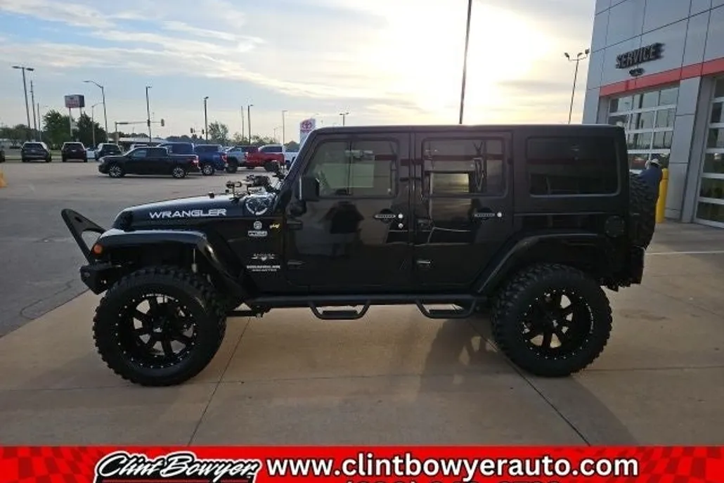 2017 Jeep Wrangler Unlimited Sahara photo 1