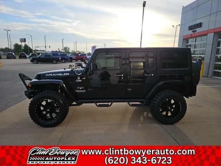 2017 Jeep Wrangler Unlimited Sahara photo 1