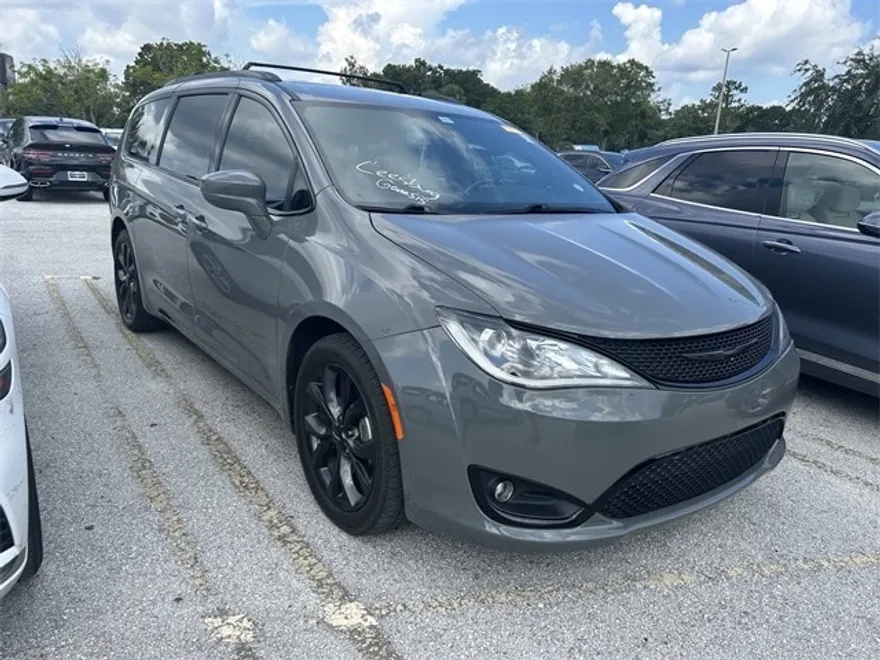 2020 Chrysler Pacifica Touring Plus photo 1