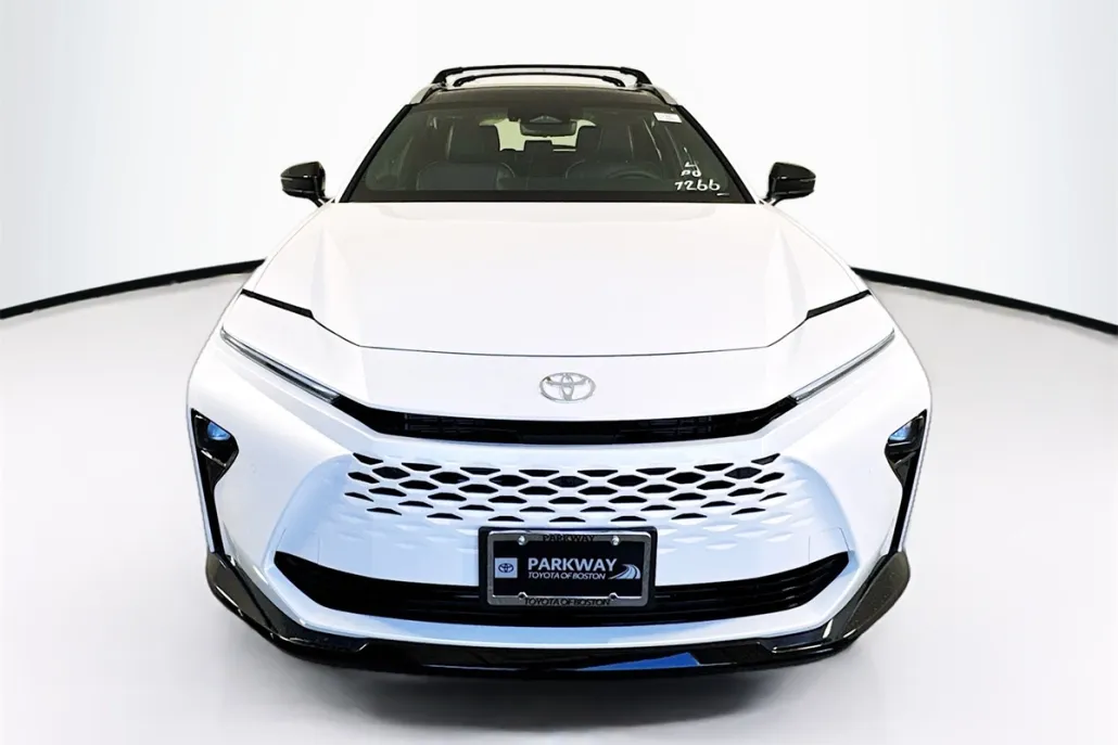 2025 Toyota Crown Signia Limited photo 1