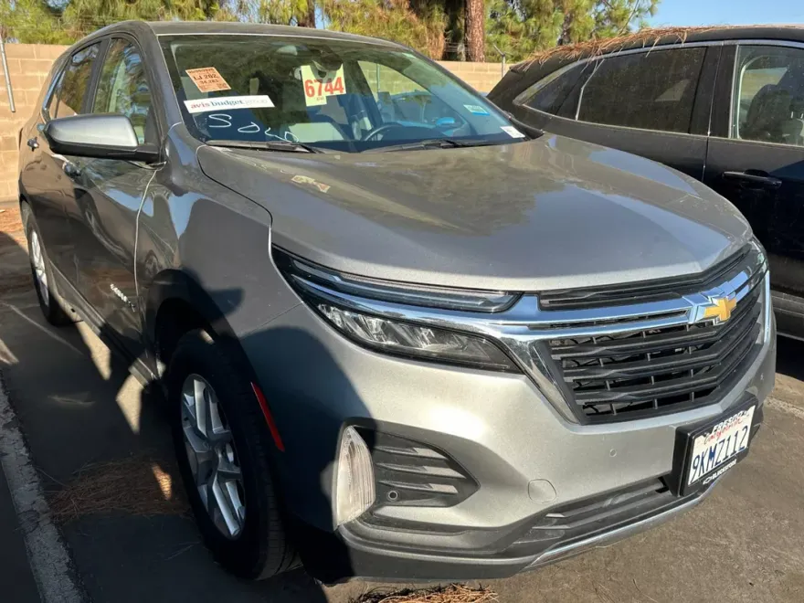 2024 Chevrolet Equinox LT photo 1